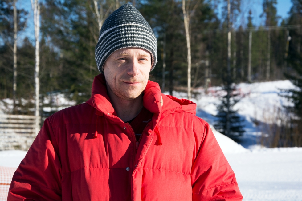 Kalle Kurkinen kuvattiin Virtain Pukkivuoressa, jossa hän oli viettämässä laskettelupäivää koululaisten kanssa. 