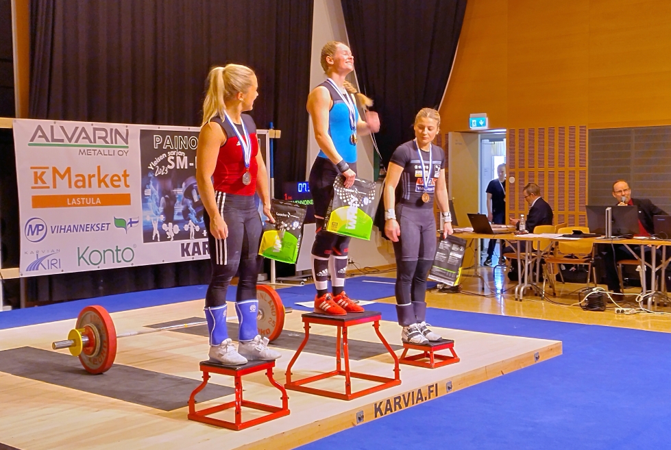Alavutelainen Siri Sytelä nosti 55 kilon sarjassa naisten Suomen mestariksi. Kisat käytiin viime viikonloppuna Karvialla. 