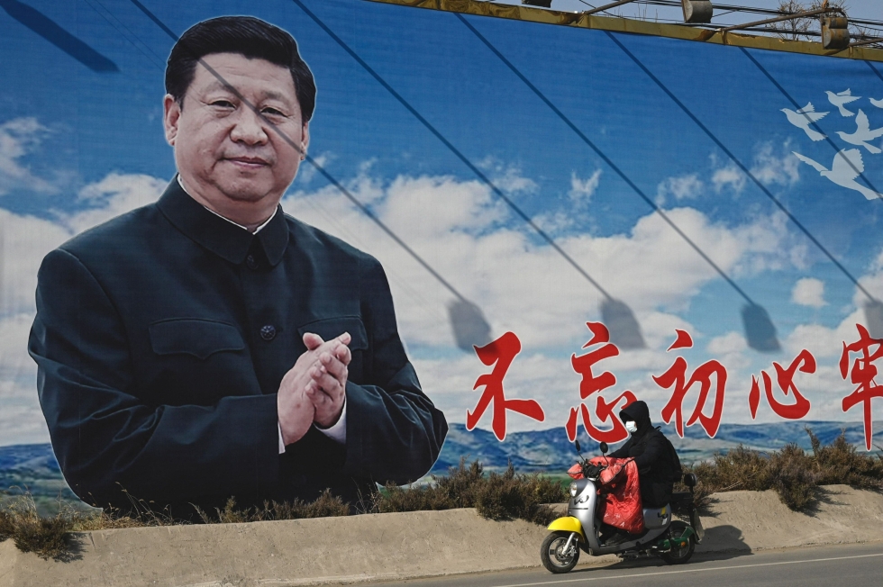 Kommunistisen puolueen johtoon kolmannelle kaudelle valittu Xi Jinping jatkaa kolmannelle kaudelle myös presidentin tehtävässä. Hänen suosikkinsa Li Qiang nousee pääministeriksi. LEHTIKUVA/AFP