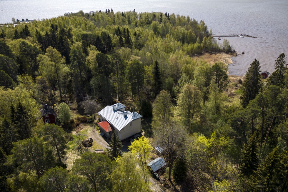 Yksi harvoista säilyneistä Kuparisaaren ja Suvilahden vanhan huvila-alueen huviloista on Anna Häkärin omistama Villa Furuvik. 