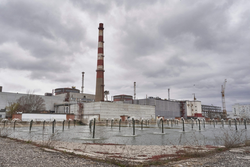 Ukrainan sotilastiedustelun mukaan Venäjä aikoisi väitetyn iskun jälkeen kertoa Zaporizhzhjan ydinvoimalalla olevan säteilyvuoto, jotta maa voisi saada aikaan tulitauon vaativan kansainvälisen tutkinnan. LEHTIKUVA/AFP