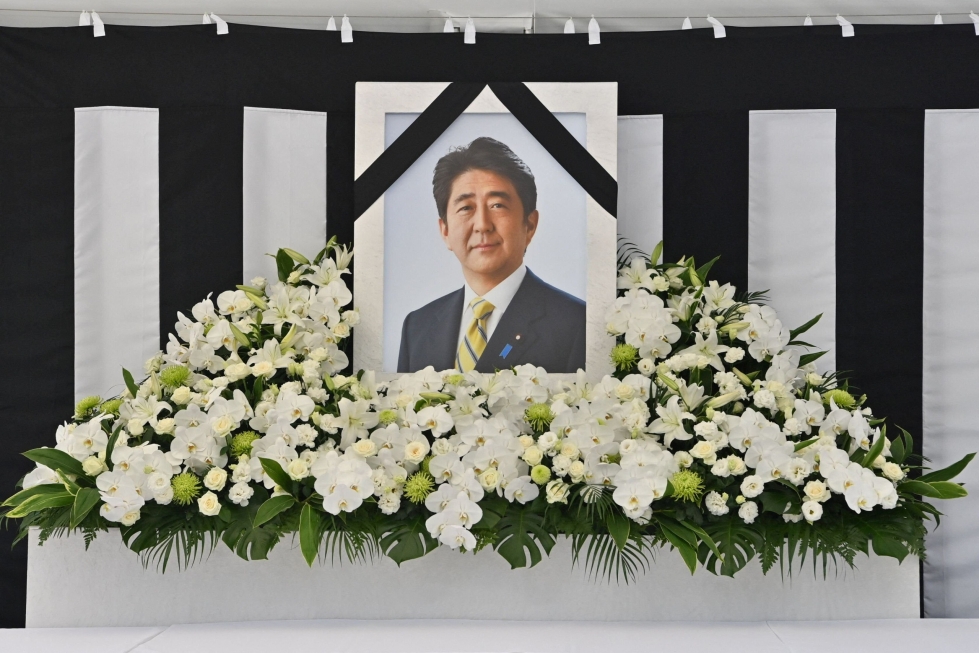 Väkivaltarikokset ja ampuma-aserikokset ovat Japanissa harvinaisia. Viime kesänä Japani järkyttyi, kun entinen pääministeri Shinzo Abe murhattiin keskellä päivää. LEHTIKUVA/AFP
