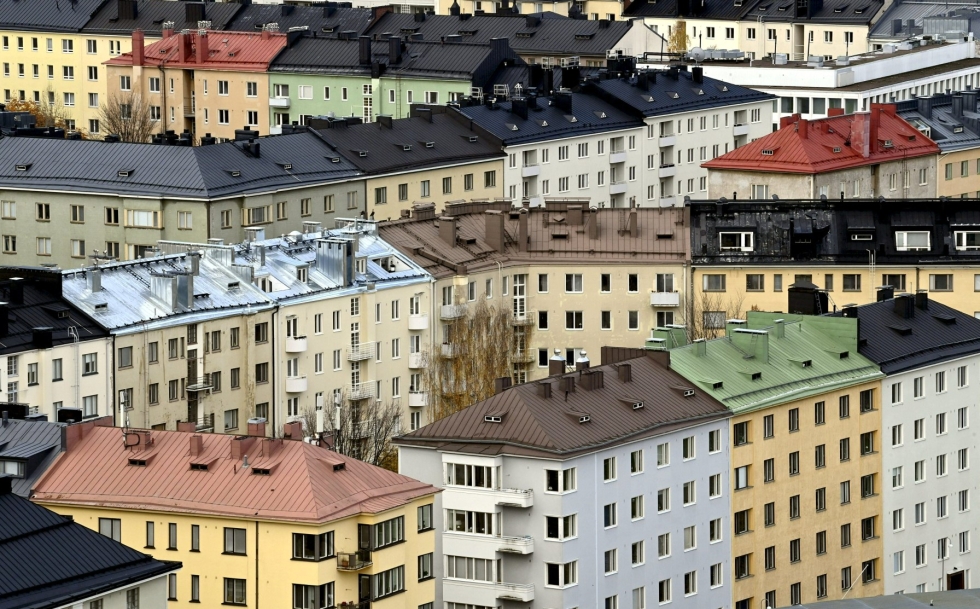 Hypo ennustaa, että koko maassa asuntojen hinnat laskevat tänä vuonna seitsemän prosenttia. LEHTIKUVA / Jussi Nukari