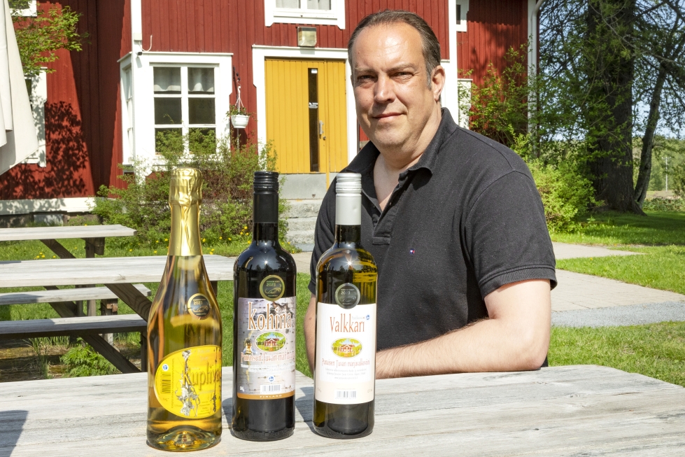 Viinintuottaja Jussi Keijonen kertoo, että nyt palkituista viineistä Kohina ja Kupliva valittiin myös Suomen satavuotisjuhlavuoden virallisiksi viineiksi. 