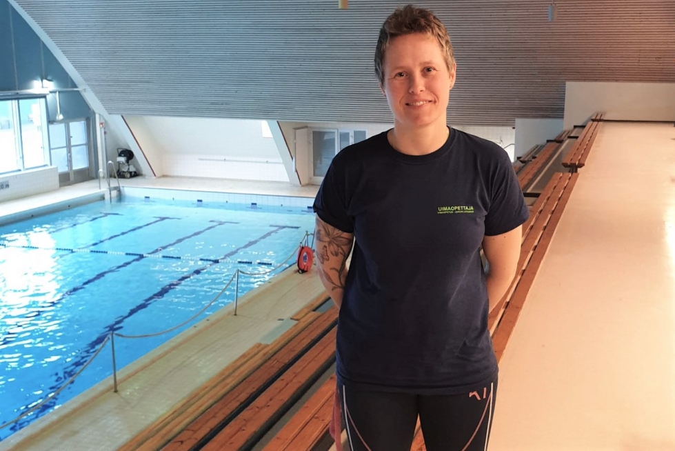 Vaasan kaupungin uimaopettaja Anette Smedman odottaa innolla kesällä alkavia uimakouluja.