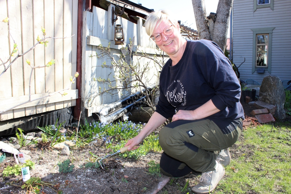 Kristiinalainen Marit Hämäläinen hoitaa mielellään puutarhaa, koska se muuttuu joka vuosi.