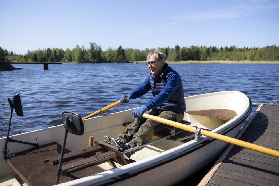 Ennen leikkausta ja sen jälkeen Hemmo Kurunmäki vahvisti lihaskuntoaan muun muassa soutamalla. Kuntoilun tehostamiseksi hän rakensi soutuveneeseensä liukuistuimen. 
