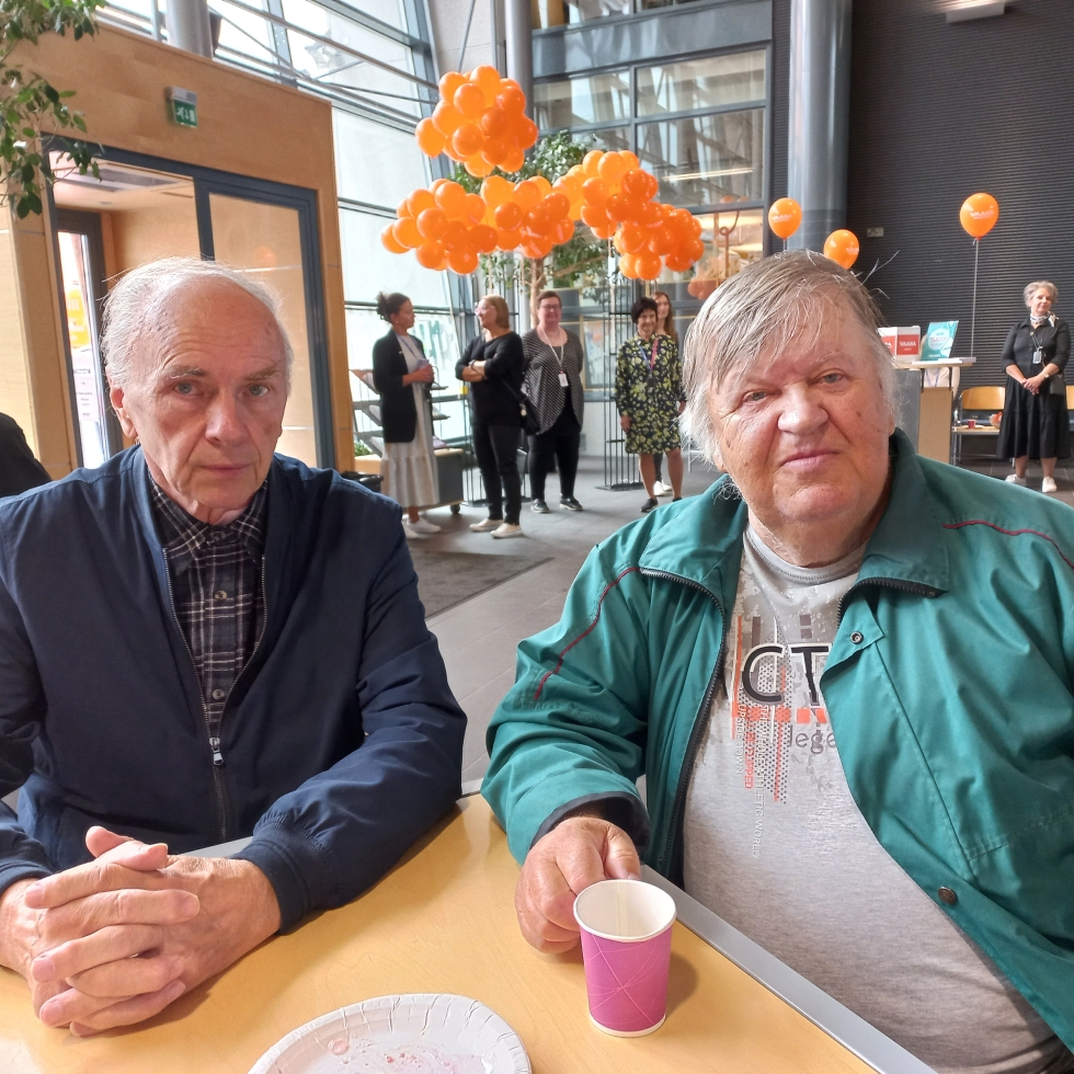 Jarmo Laakso ja Juhani Rinta-aho toivovat lisää juttuja paikallisista asioista.