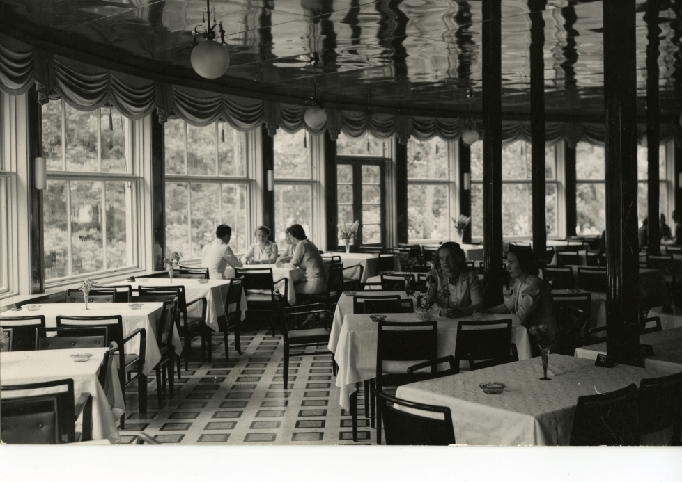 Puoliympyränmuotoinen ravintolasali rakennettiin 1930-luvulla. 