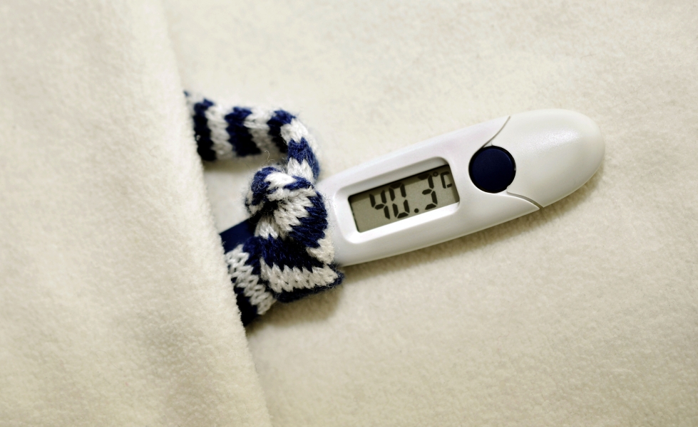Aikuisilla influenssan oireita ovat äkillisesti noussut kuume ja kuiva yskä. 