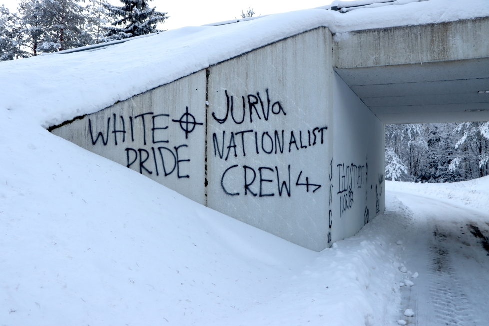 Säläisjärven luona olevaan alikulkuun on ilmestynyt rasistisia graffiteja.