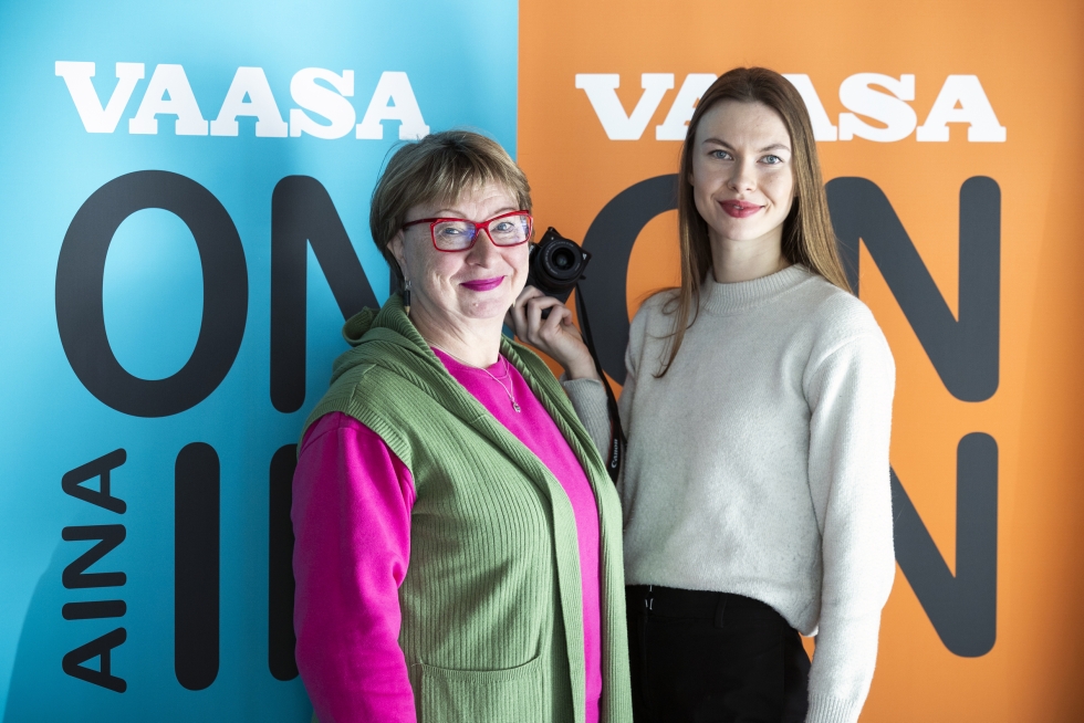 Vaasa-lehden pienessä kahden hengen toimituksessa työskentelee päätoimittaja Anne Laurila ja toimittaja Riikka Ilmonen.