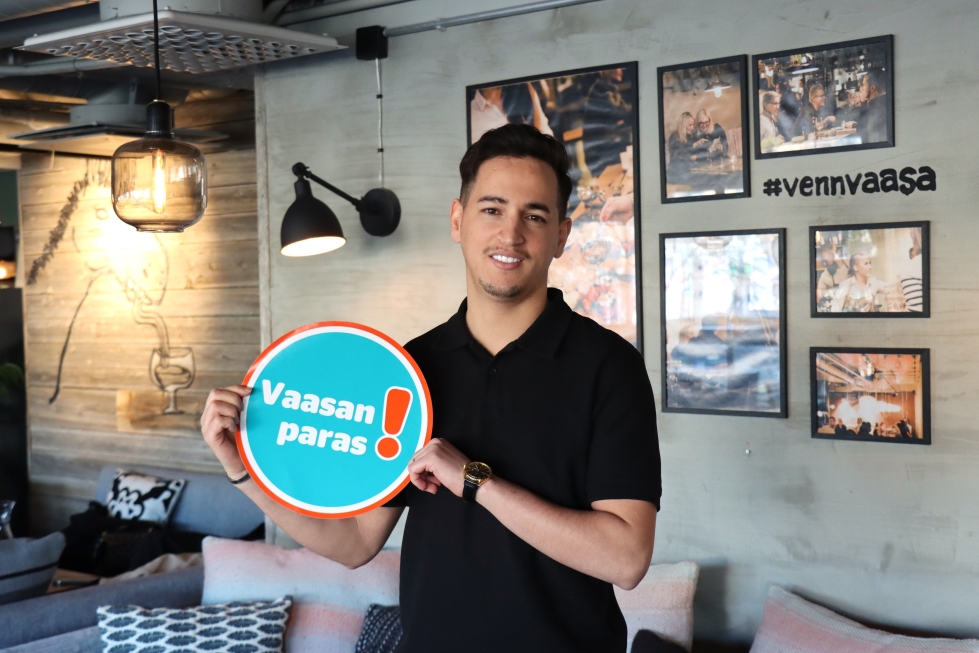 Ismael Ben Mousa kertoo arvostavansa Vaasan paras ravintolatyöntekijä -titteliä, koska tietää, että Vaasassa alalla on kovatasoisia ammattilaisia.