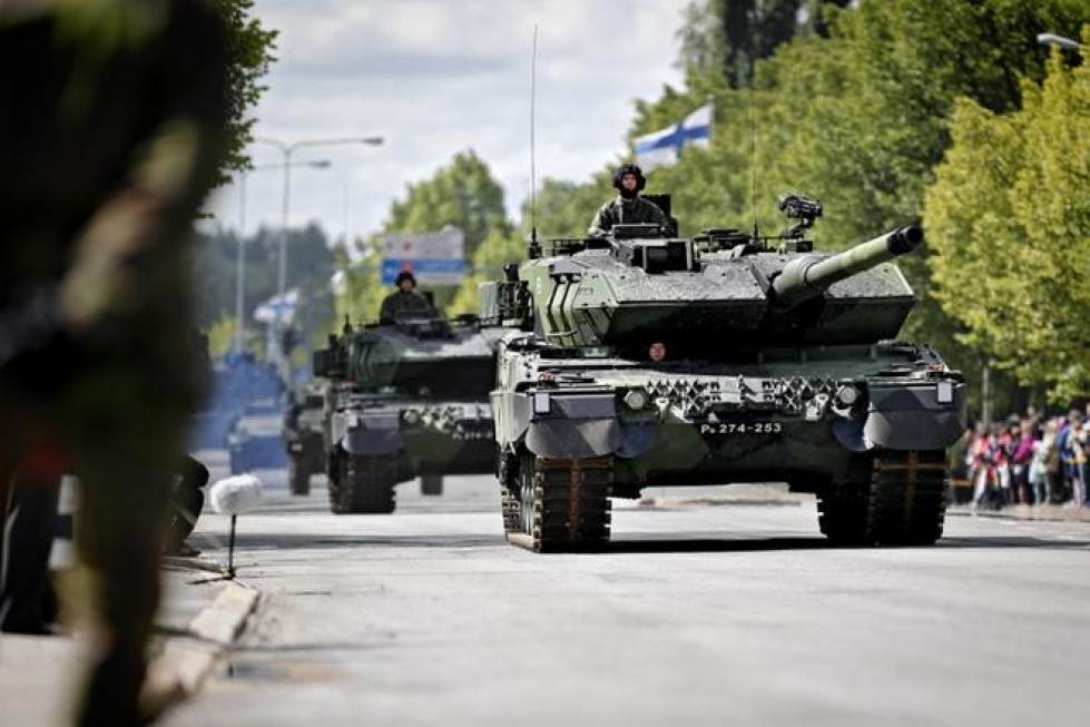 Eduskunnan puolustusvaliokunnasta on esitetty Leopard 2A6 -taistelupanssarivaunujen lahjoittamista Ukrainalle. Arkistokuva. 