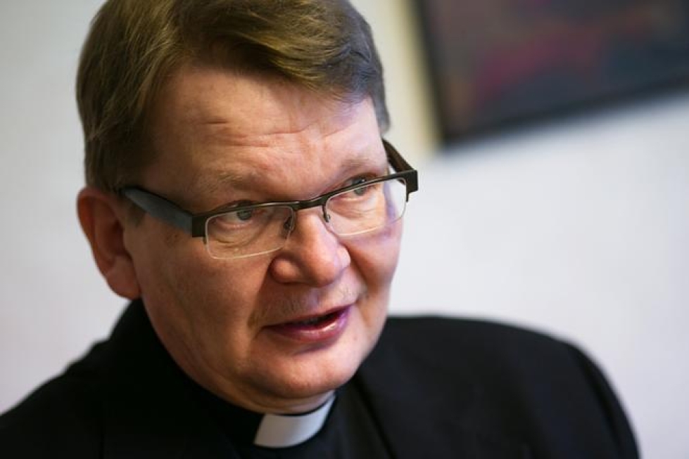Vaasan suomalaisen seurakunnan kirkkoherra Tuomo Klapuri muistuttaa, että kirkon toiminnan ytimessä on avoimuus. Lasten ja nuorten toimintaan ilmoittautumiseen on kuitenkin hyvin todennäköisesti tulossa tarkennuksia. Arkistokuva.