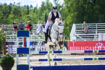Seinäjoki Horse Show'n ratsastuskenttä keräsi kehuja juhannuksen helteessä  | Ilkka-Pohjalainen