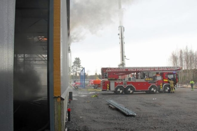 Rakenteilla oleva tehdas syttyi Kauhavalla: Tuli tuhosi tuhat neliötä  kattoa | Ilkka-Pohjalainen