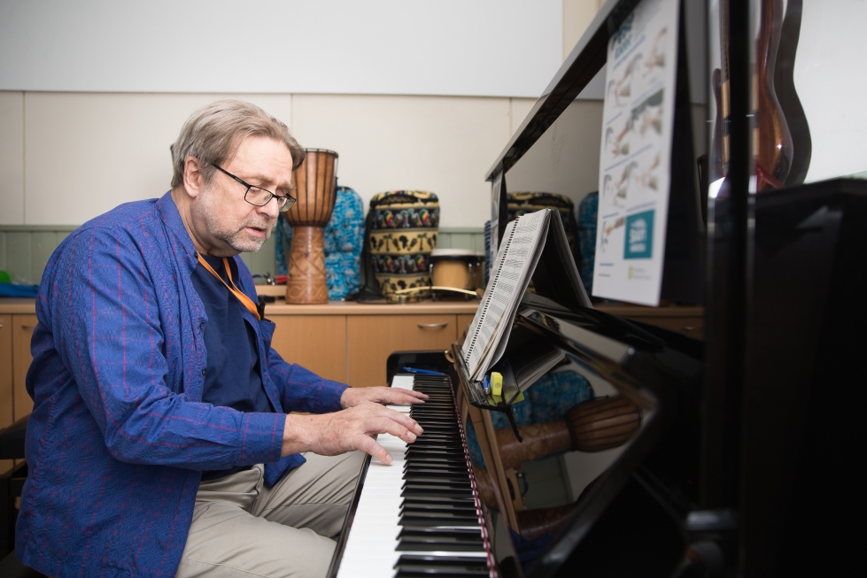 Säveltäjä-pianisti Eero Hämeenniemellä on Joensuun Musiikkijuhlilla oma meditaatiokonserttinsa.