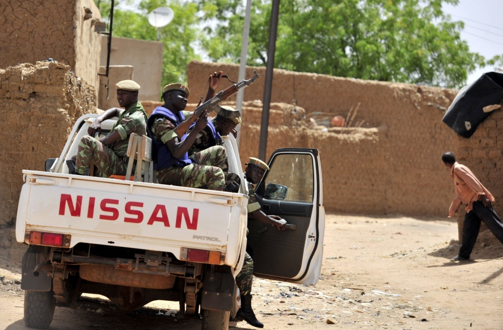 Yli 3 000 ihmistä on paennut kodeistaan Burkina Fason pohjoisosissa viikonlopun väkivaltaisen verilöylyn jälkeen. Kuvassa Burkina Fason sotilaita maan pohjoisosissa. LEHTIKUVA/AFP 