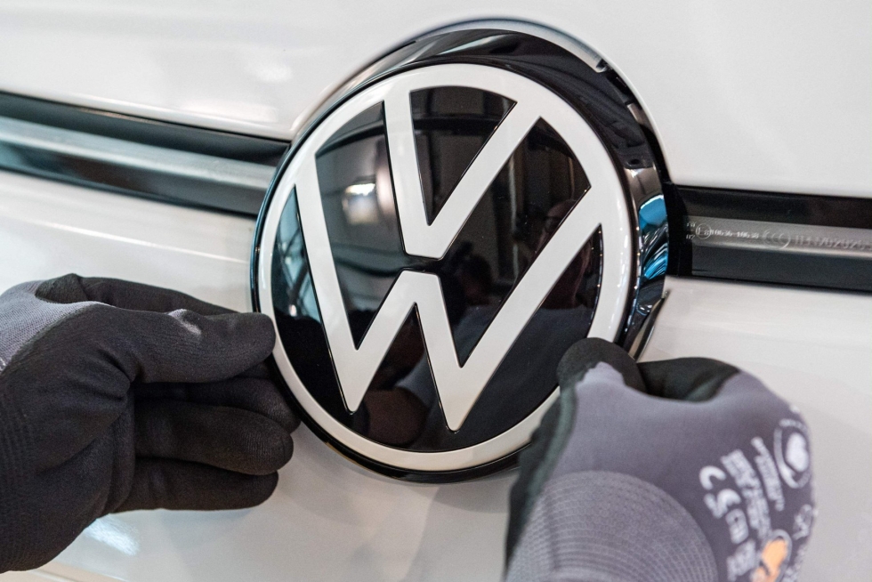 Volkswagen aikoo muuttaa kaikki ajopelinsä hiilidioksidineutraaleiksi vuoteen 2050 mennessä. Lehtikuva/AFP