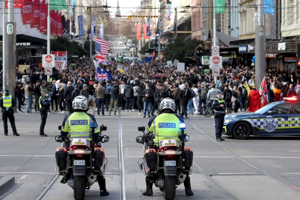 Koronamääräyksiä vastaan on osoitettu mieltä Sydneyn lisäksi myös muun muassa Melbournessa. LEHTIKUVA/AFP