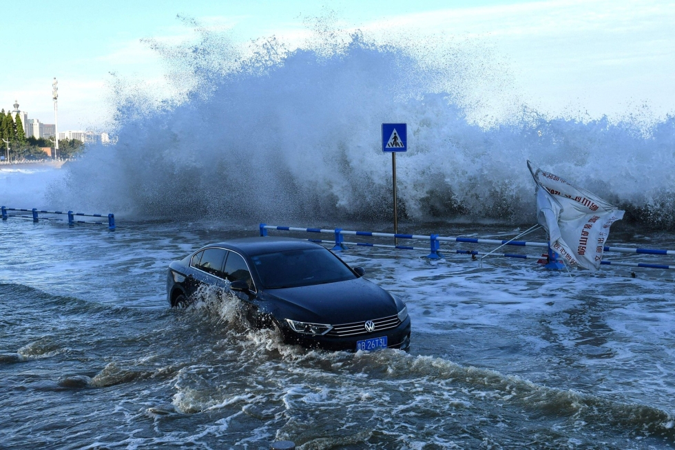 Myrsky runteli sunnuntaina Kiinan itäosia. LEHTIKUVA / AFP