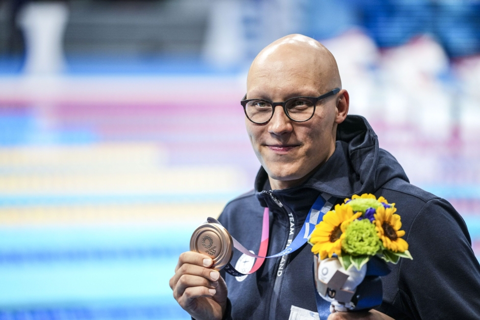 Matti Mattsson voitti olympiapronssia 200 metrin rintauinnissa Tokion olympialaisissa varhain torstaiaamuna Suomen aikaa.