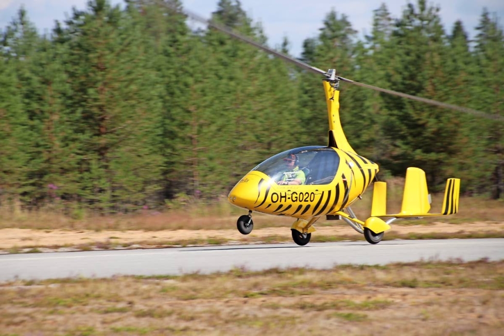 Heikki Kela esitteli gyrokopteria Lieksa-Nurmeksen lentokentän ilmailunäytöksessä heinäkuussa 2019.