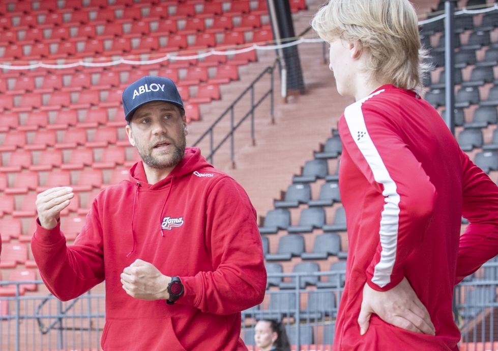 Sami Österlund toimii JoMassa urheilutoimenjohtajana ja miesten superpesisjoukkueen kakkospelinjohtajana.