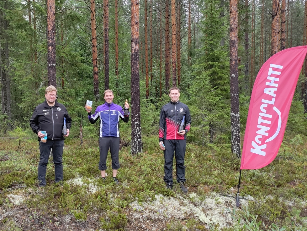 Kilpailun kärkikolmikko Antti Rusanen, Juha Hiirsalmi ja Sami Hyvönen ratkesi vasta viimeisessä osakilpailussa.