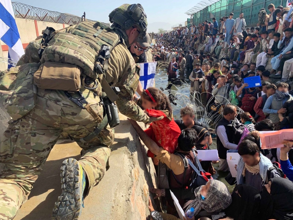 Suomi varautui vastaanottamaan Afganistanista erityisellä humanitaarisella perusteella liki 300 afganistanilaista. Heistä on saatu evakuoitua 224. LEHTIKUVA / HANDOUT / Ulkoministeriö