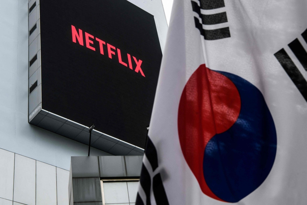 Osansa Netflixin tilaajamäärän kasvussa on eteläkorealaisella Squid Game -hittisarjalla. LEHTIKUVA / AFP