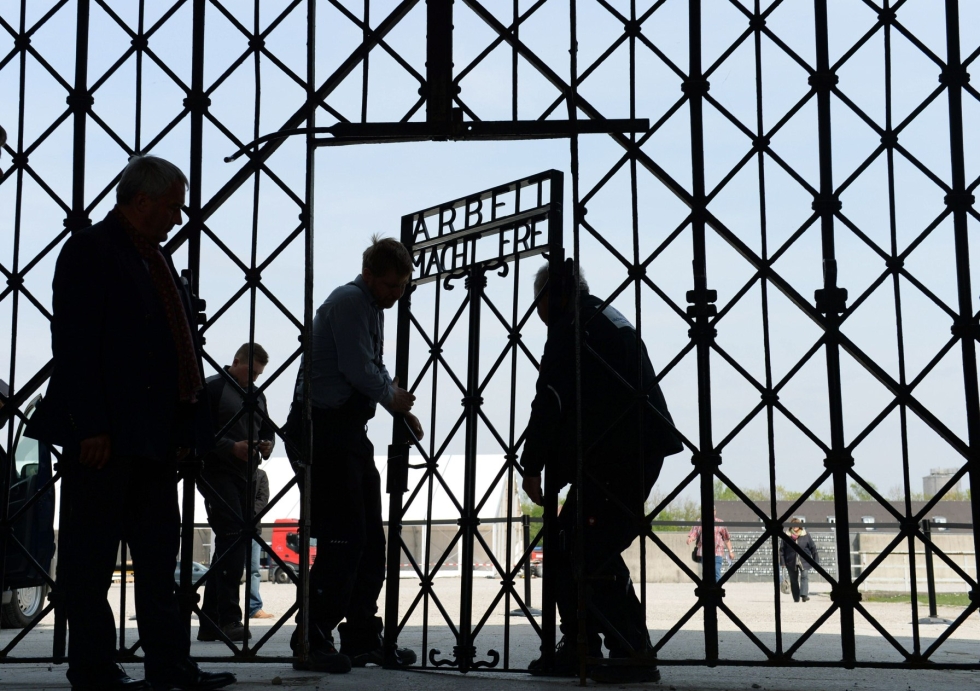 Dachaun entiselle keskitysleirille asennettiin uusi portti vuonna 2015. Vanha portti oli varastettu edeltävänä vuonna. LEHTIKUVA / AFP