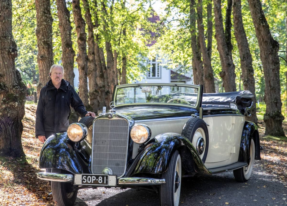 Yrittäjä Ari Eronen on kunnostanut pitkään Joensuussa vaikuttaneen autokorjaamoyrittäjä Teodor Hokkasen harvinaisen Mercedeksen 1930-luvulta.