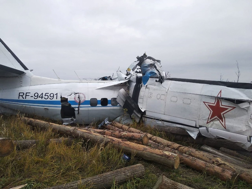 Lentokoneen hylky lähellä Menzelinskin kaupunkia Tatarstanissa. 
LEHTIKUVA / AFP / HANDOUT: VENÄJÄN HÄTÄTILAMINISTERIÖ