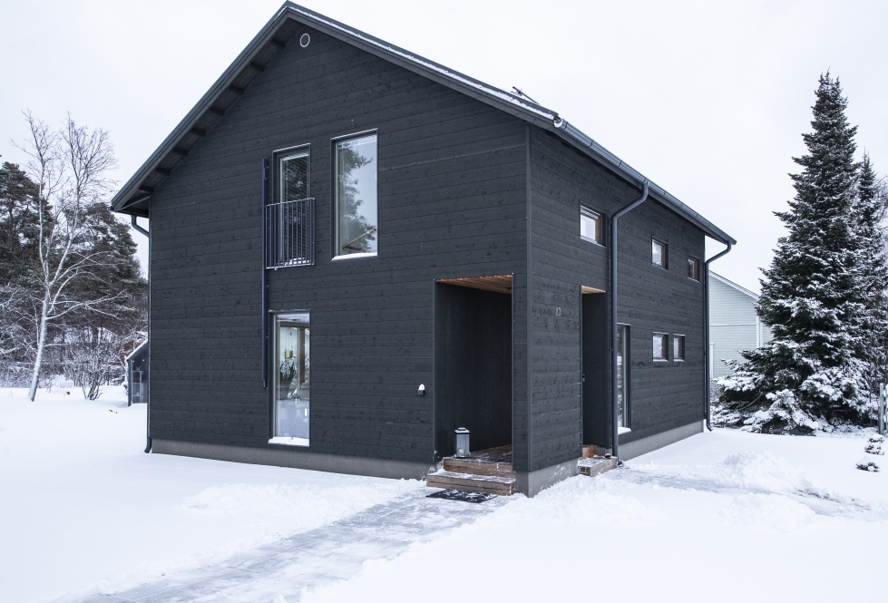 Arcadia Oy Arkkitehtitoimiston suunnittelemaan CLT-taloon Niinivaaralla teki rakennesuunnittelun Timber Bros Oy.