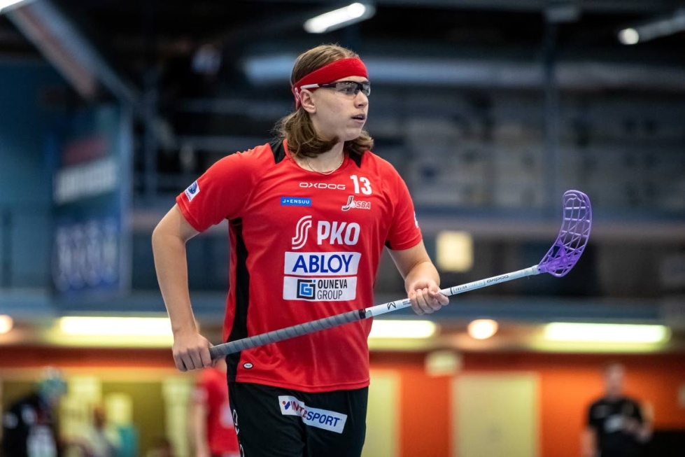 Josban edustusjoukkueen puolustaja Roope Tähkä on käynyt pelaamassa alkukaudesta kaksi ottelua 22-vuotiaiden 1. divisioonassa. Josban edustusjoukkue pelaa tulevana viikonloppuna Divarin ottelut Raumalla ja Porissa.