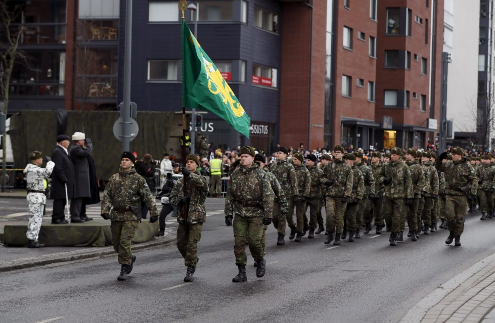 Viime vuonna Puolustusvoimien itsenäisyyspäivän valtakunnallinen paraati peruttiin koronavirustilanteen vuoksi. Kuva vuoden 2019 itsenäisyyspäivän valtakunnallisesta paraatista Tampereella. LEHTIKUVA / Kalle Parkkinen