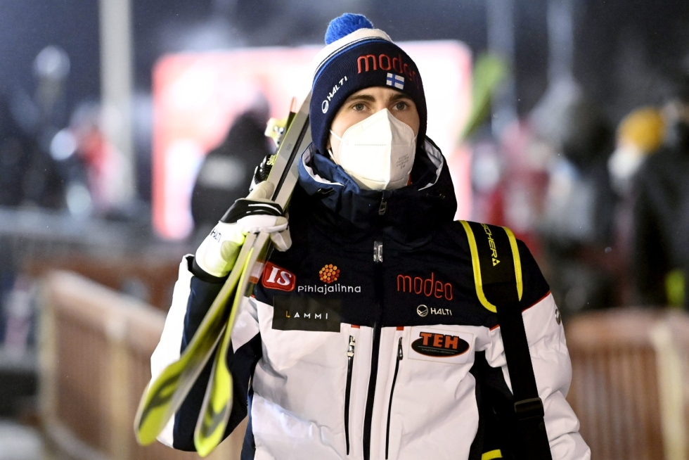 Niko Kytösaho ponnisti Garmisch-Partenkirchenin suurmäessä 122,5 metriä ja oli karsinnan 45:s. Arkistokuva. LEHTIKUVA / Heikki Saukkomaa