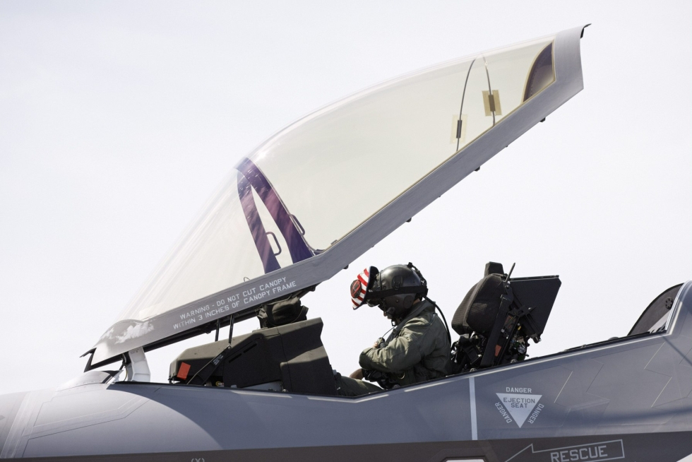 F-35:n kehittämisessä on ollut Yhdysvaltain kumppaneina myös joukko muita maita. Kuva Turku Airshow 2019:n lehdistötilaisuudesta kesäkuulta 2019.  LEHTIKUVA / RONI REKOMAA