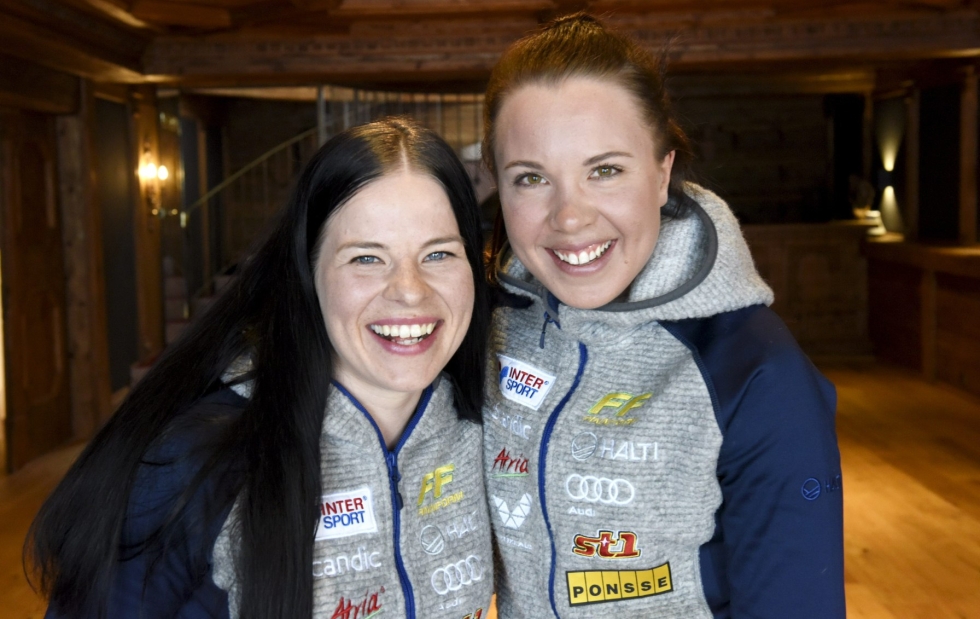  Krista Pärmäkoski ja Kerttu Niskanen tavoittelevat hyvää sijoitusta myös Tourin kokonaiskilpailussa. LEHTIKUVA / HEIKKI SAUKKOMAA 