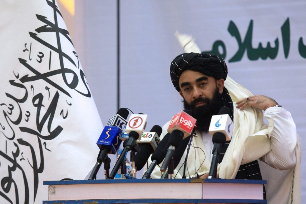 Talebanin tiedottaja Zabihullah Mujahid puhumassa Kabulissa 25. marraskuuta. Lehtikuva/AFP