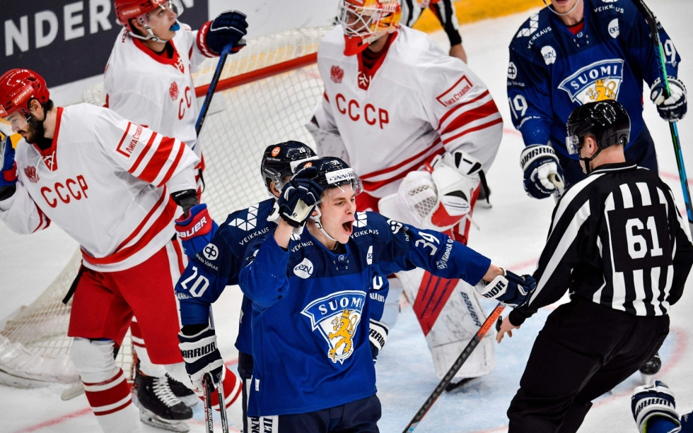 CCCP-paidoissa pelannut Venäjä juhlisti Neuvostoliiton ja Venäjän jääkiekon 75-vuotista taivalta, joka alkoi vuonna 1946. LEHTIKUVA/AFP