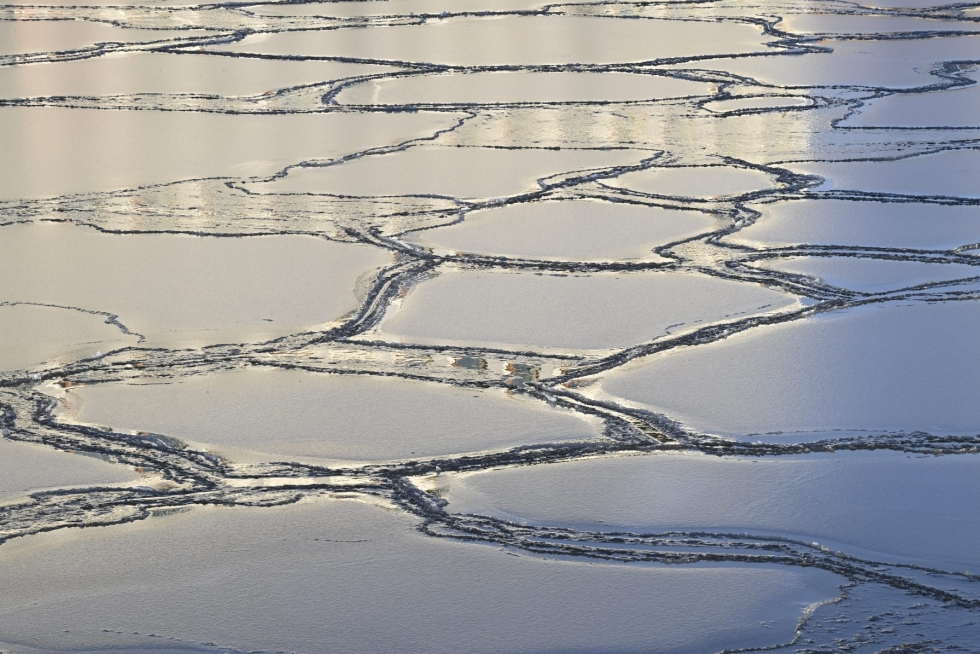 Onnettomuus tapahtui Vääränkarin edustalla meren jäällä. Kuvituskuva, kuva ei tapahtumapaikalta. LEHTIKUVA / MARKKU ULANDER