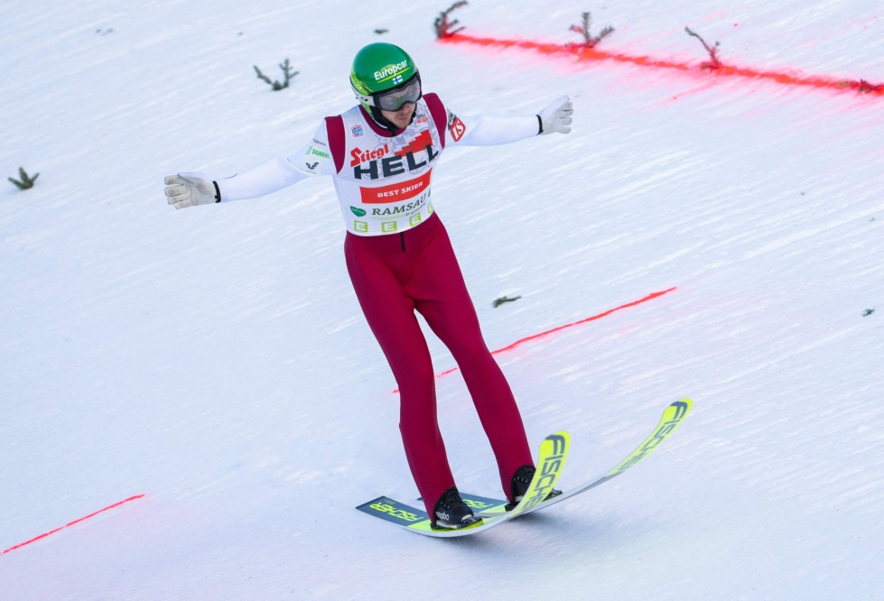 Ilkka Herola oli mäkiosuuden jälkeen 14:ntenä ja 1.39 minuuttia jäljessä kärkeä. Vahva hiihtäjä paransi reilusti 10 kilometrin hiihto-osuudella, mutta palkintokorokkeelle hänellä ei ollut tänään asiaa. LEHTIKUVA/AFP 