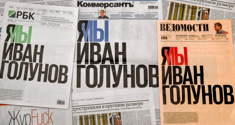 Meduza-uutissivuston tutkiva toimittaja Ivan Golunov pidätettiin viime viikolla huume-epäilyjen perusteella. Goluvonia tuettiin Kommersatin, Vedomostin ja RBK:n etusivuilla vuoden 2019 kesäkuussa.  LEHTIKUVA/AFP