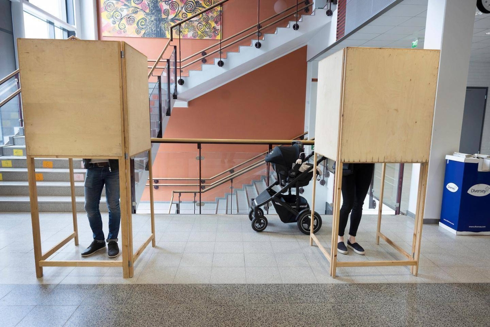 Äänestäjillä on vajaa kuukausi päättää, ketä he äänestävät Suomen ensimmäisissä aluevaaleissa. Monilla on puoluevalinta vielä tekemättä.