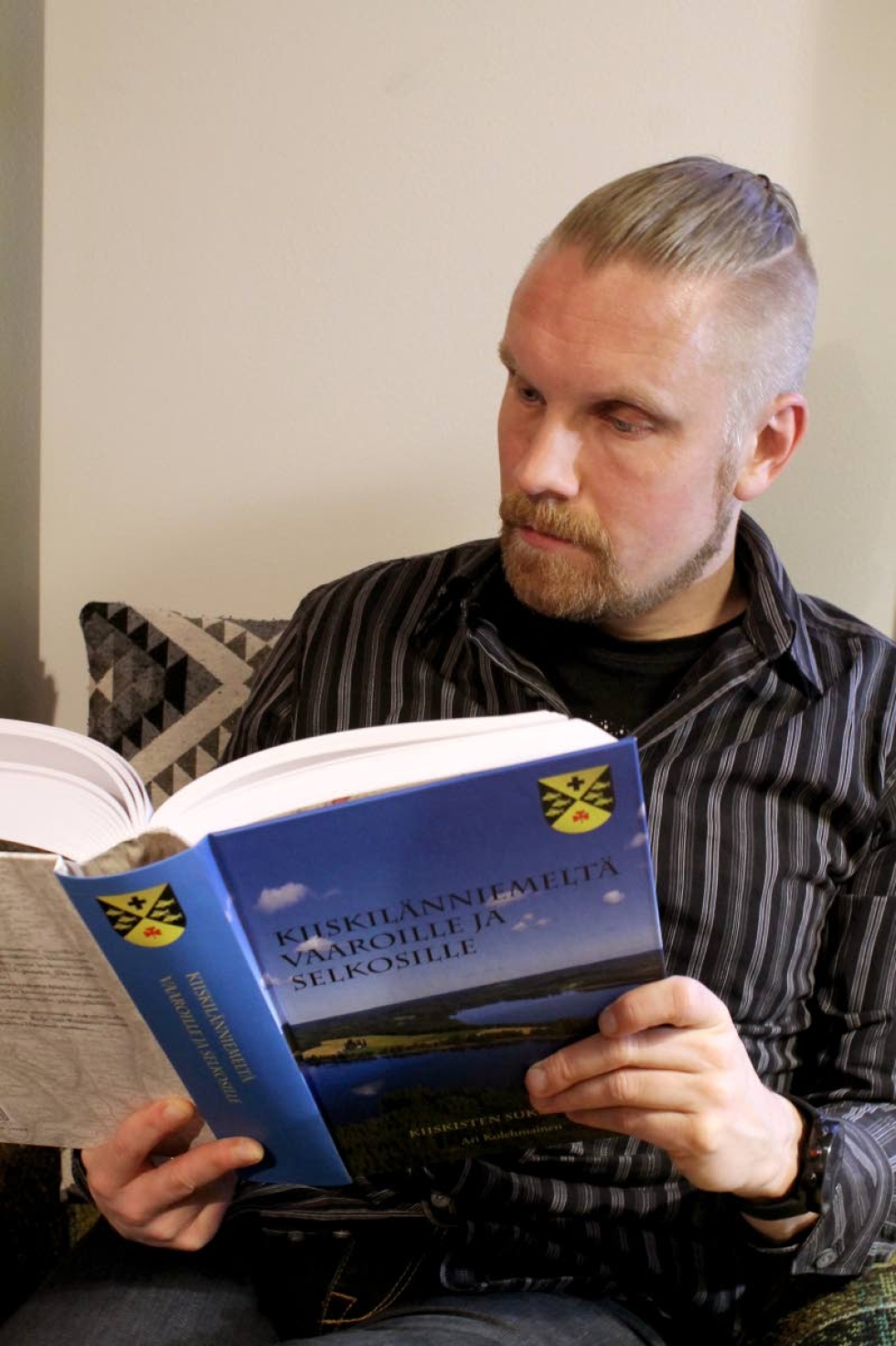 Ari Kolehmaisen koostama sukututkimusteos Kiiskilänniemeltä vaaroille ja selkosille keskittyy Kiiskisen suvun varhaisimpiin vaiheeseen.