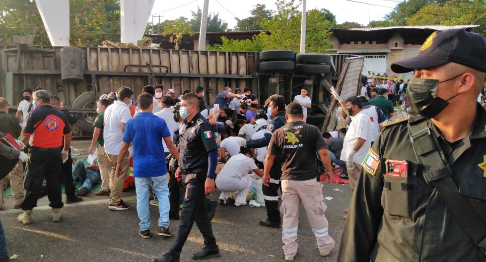 Meksikossa ainakin 49 ihmistä kuoli torstaina, kun heitä kuljettanut kuorma-auto törmäsi tukimuuriin ja kaatui eteläisessä Chiapasin osavaltiossa.