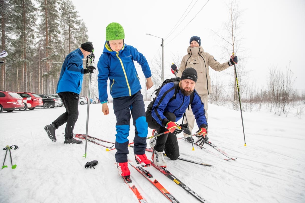 Kimmo Tolvanen (vas.), Lasse Louhelainen, Tomi Louhelainen ja Mervi Tolvanen suunnittelivat hiihtävänsä Jyrinkylään asti.